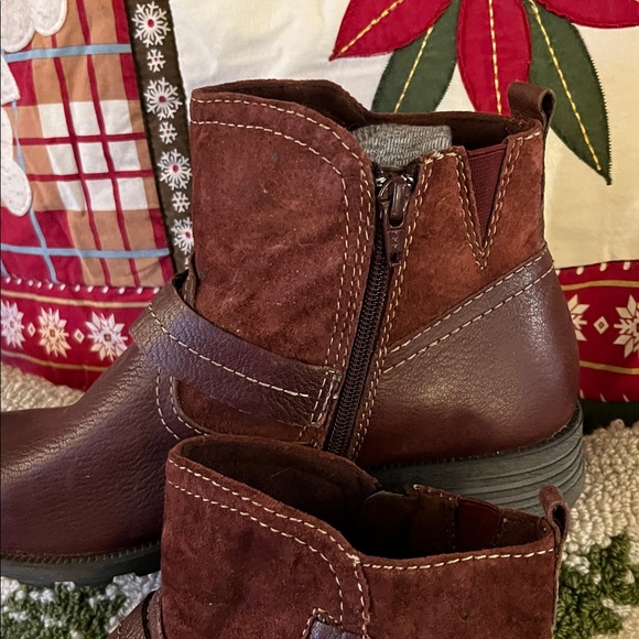 Earth Origins Leather Boots - Picture 2 of 6